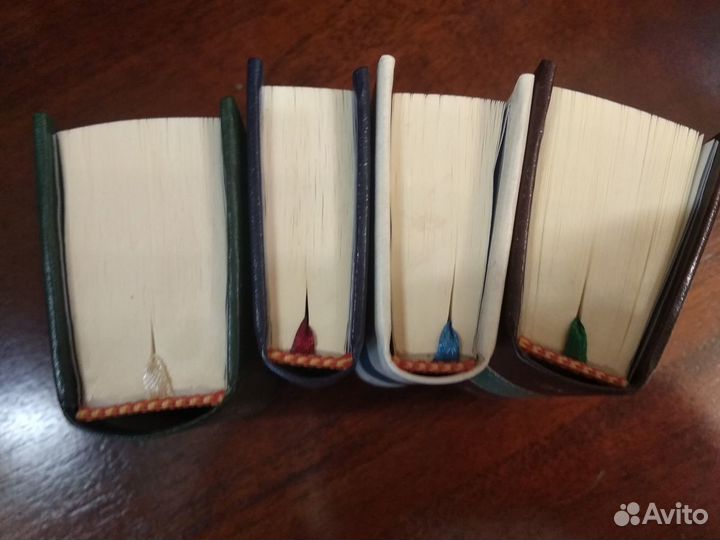 Коллекционное издание книг в миниатюре