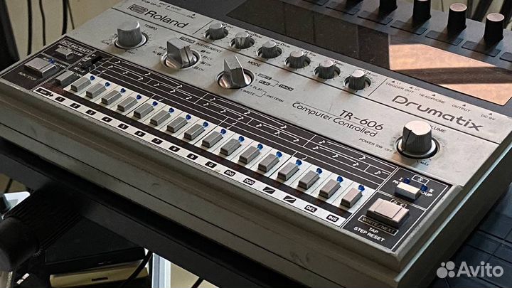 Легендарный винтажный Roland TR-606 (оригинал)