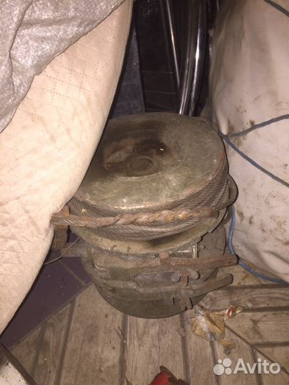 Ручная лебедка с буром