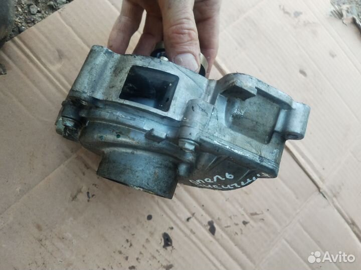 Корпус с помпой A20NHT A20NFT Opel Insignia 2л