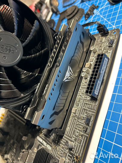 Материнская плата с процессором и памятью i5