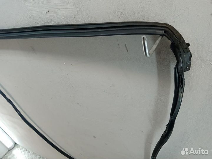 Уплотнитель двери Toyota Camry