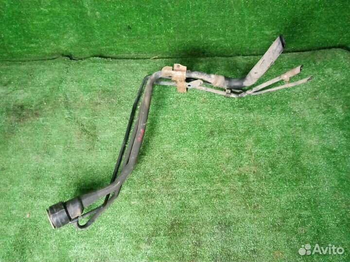 Горловина топливного бака Toyota Prius NHW20