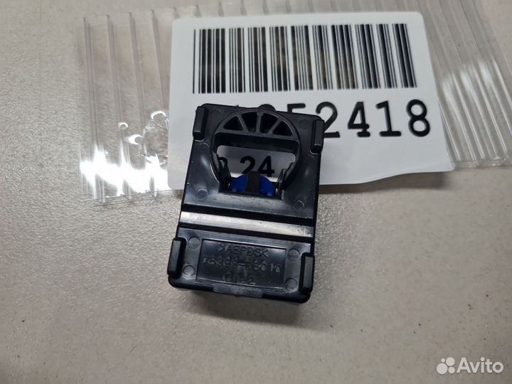 Кронштейн крепления спойлера переднего бампера Toyota Land Cruiser 200 2008