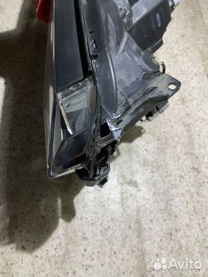 Фара Toyota RAV4