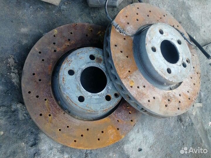 Комплект передних тормозов мерседес Mercedes w204