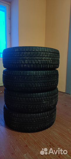 Dunlop SP Winter Ice 01 215/65 R16