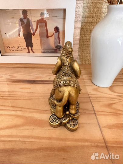 Новый сувернирный слоник нэцке слон с монетами