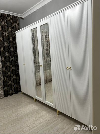 Шкаф распашной