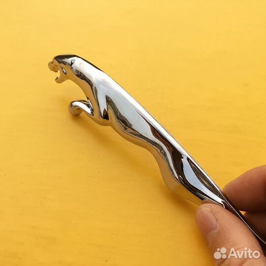 Металлическая наклейка на авто ягуар серебро