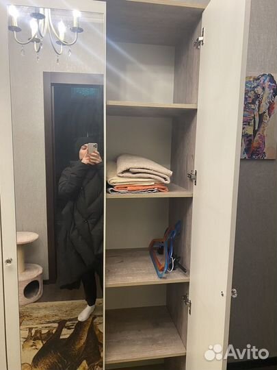 Шкаф распашной белый с зеркалом
