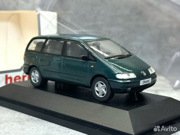 Модель автомобиля Volkswagen Sharan 1:43