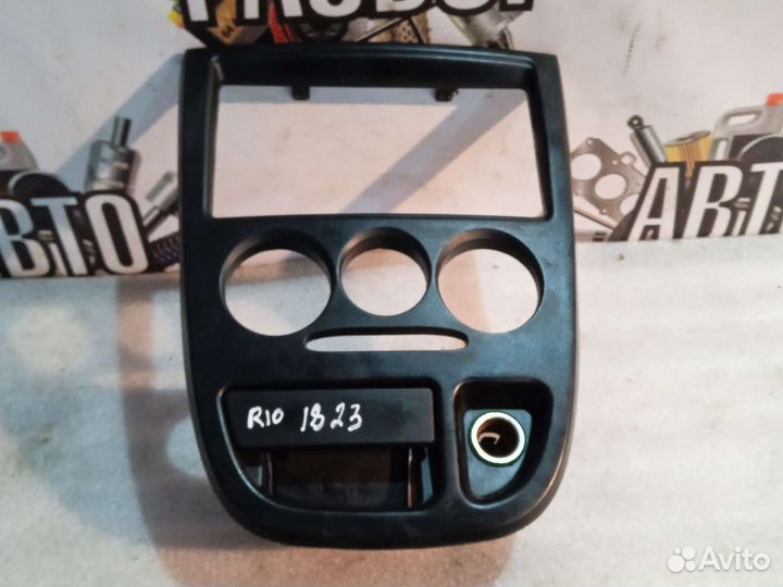 Накладка центральной консоли Kia Rio 1