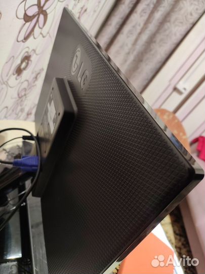 Монитор LG 19 дюймов