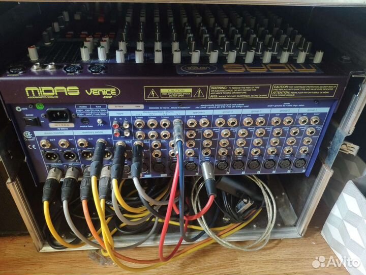 Микшерный пульт с рэковым кейсом Midas Venice 160