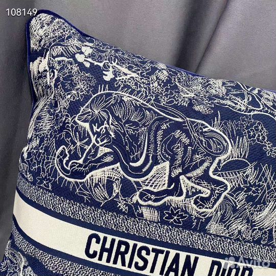 Подушка Декоративные подушки с вышивкой dior