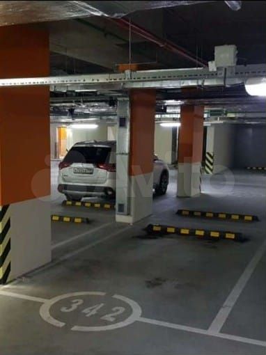 Машиноместо, 14 м²