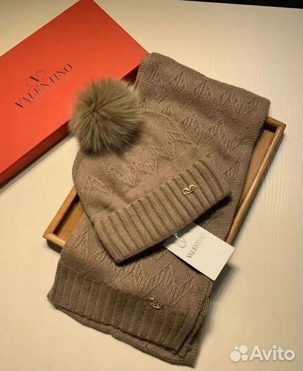 Комплект шапка, шарф и перчатки