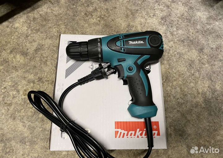 Шуруповерт сетевой Makita. Новый