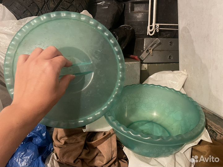 Салатница с крышкой