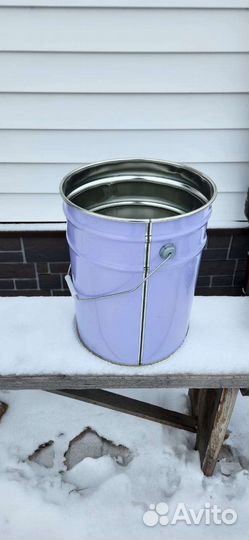 Железное ведро с крышкой хомутом