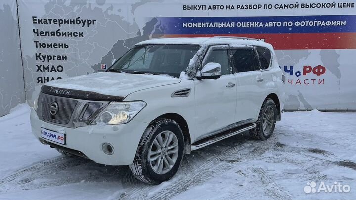 Фонарь подсветки номера Nissan Patrol (Y62) 26510-8990A