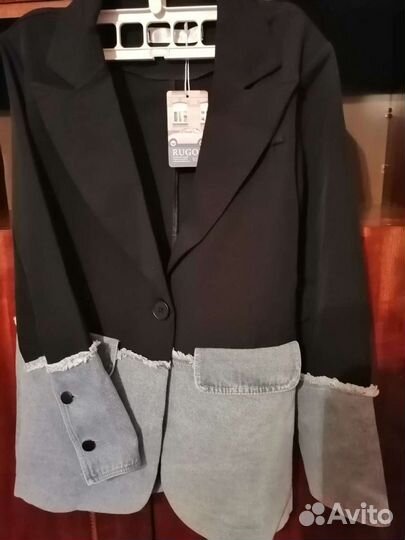 Модный пиджак с комбинированный ткани. От известно