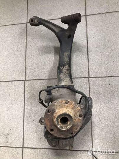 Кулак поворотный Ауди А4 Б5 1.6 МКПП