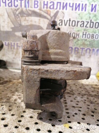 Суппорт передний левый Hyundai Ix35