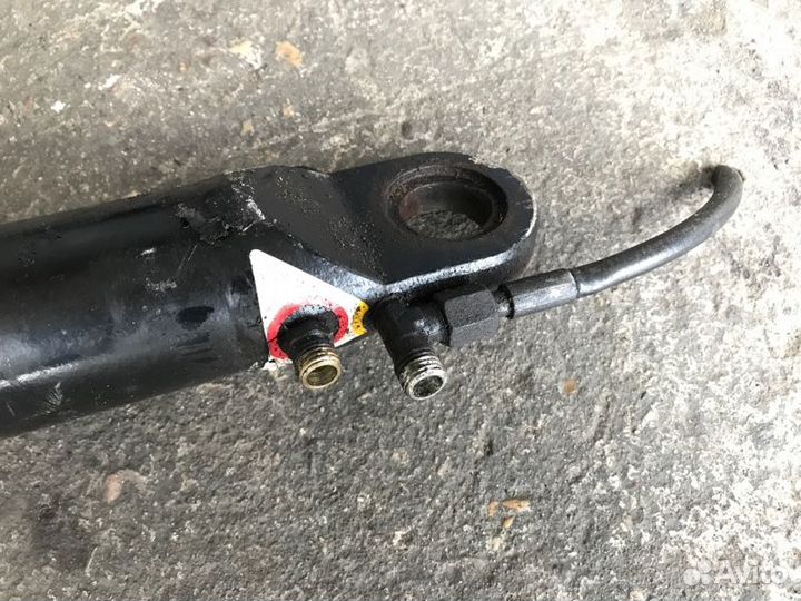 Цилиндр подъема кабины Renault Premium 2008