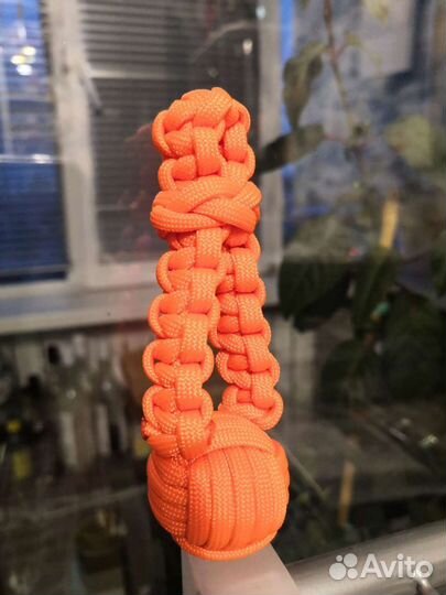 Брелок из паракорда