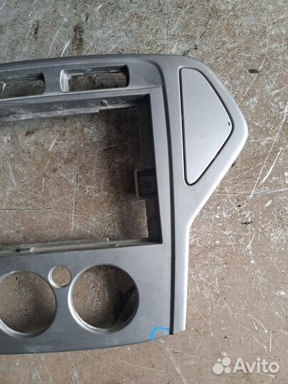 Рамка магнитолы Ford Mondeo