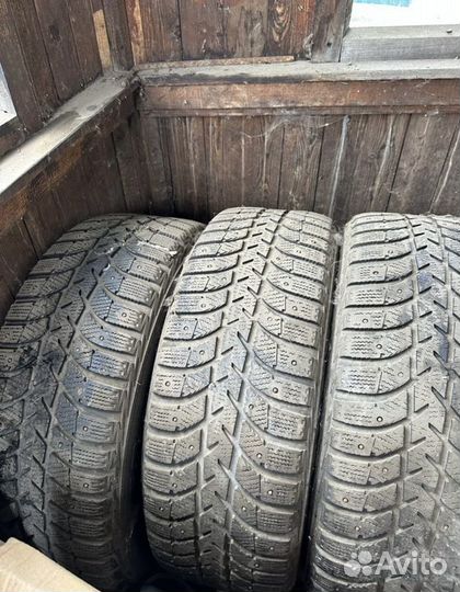 Bridgestone Ice Cruiser 5000 215/60 R16 95T