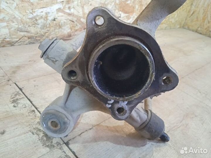 Кулак поворотный задний правый Toyota Carina AT192