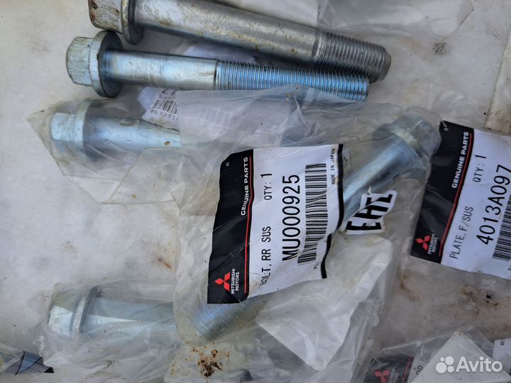 Набор сайлентблоков mitsubishi pajero 4