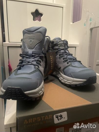 Кроссовки женские 37 размер новые