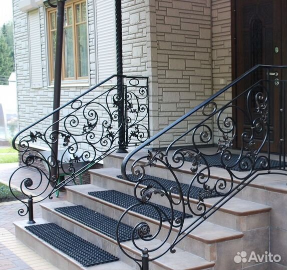 Кованые перила для балконов и лестниц