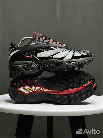 Кроссовки Nike Air Max Tn Plus black and red