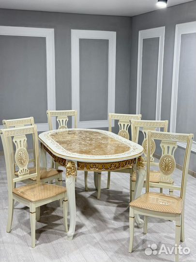 Стол и стулья