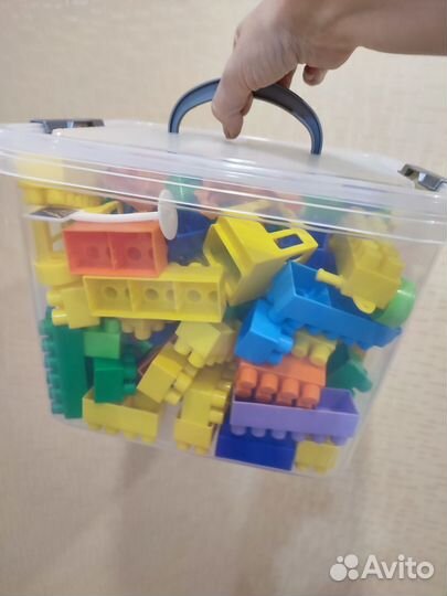 Конструктор в пластиковом боксе