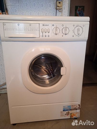 Продам ст.машину Indesit wdn2296xw на запчасти