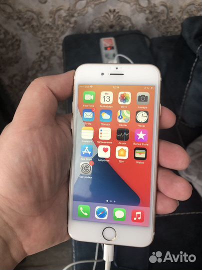 Телефон iPhone 6s
