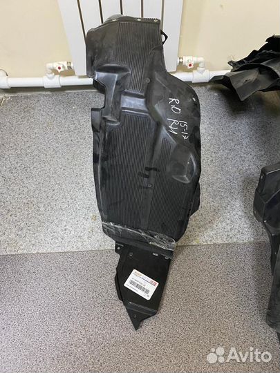 Подкрылок передний правый Kia Rio