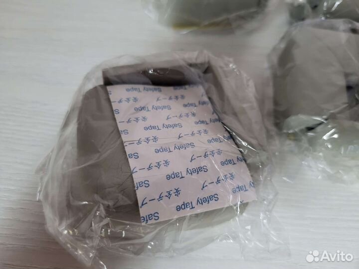 Блокираторы от детей на дверь и защитные уголки