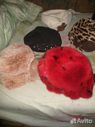 Шапки и береты женские новые в ассортименте