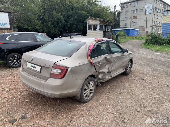 Skoda Rapid 1.6 AT, 2018, битый, 61 000 км