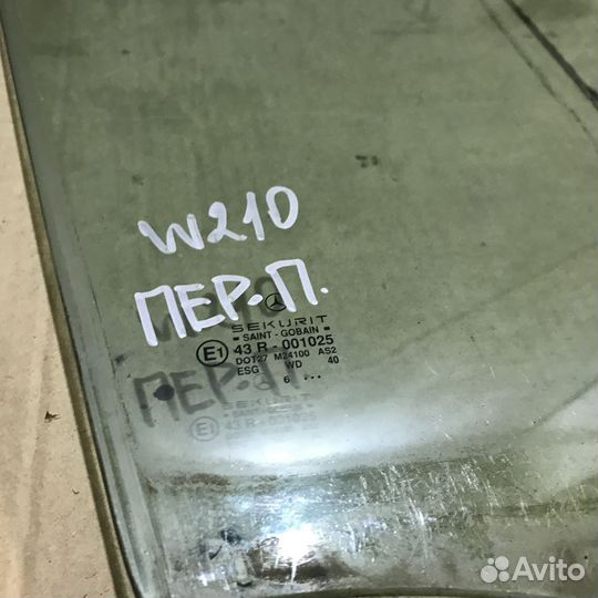Стекло передней правой двери Мерседес 210