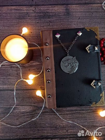 Бестиарий Ведьмак (чёрная обложка)