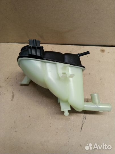 Бачок охлаждающей жидкости NTY czwme007