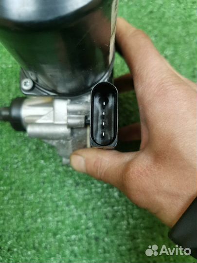 Мотор стеклоочистителя передний правый Ford Mondeo